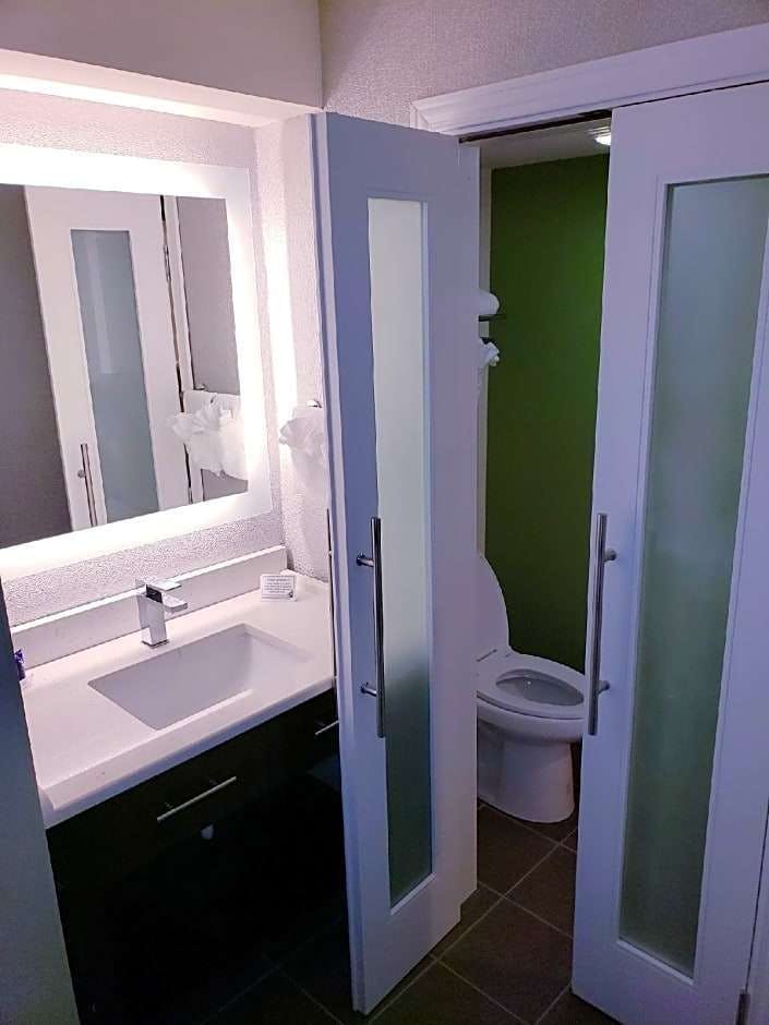 Hotel Baymont by Wyndham Slidell photo 4