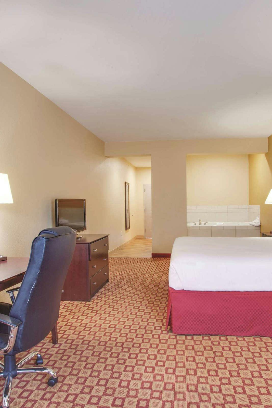 La Quinta By Wyndham Verona Verona Ny Hoteltonight