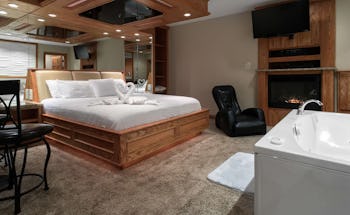 Sybaris Suites Northbrook