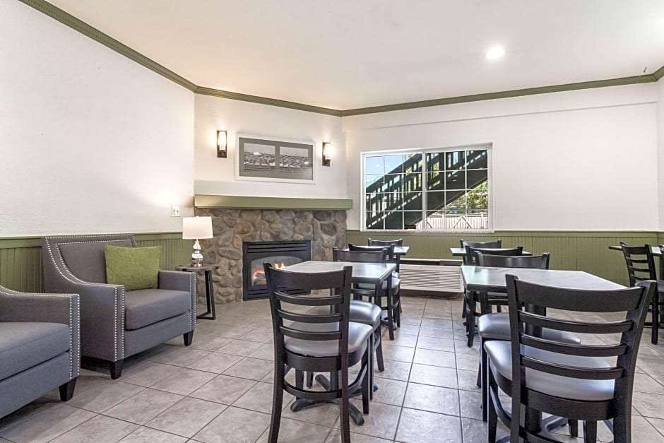 Hotel Quality Inn & Suites Bainbridge Island photo 3