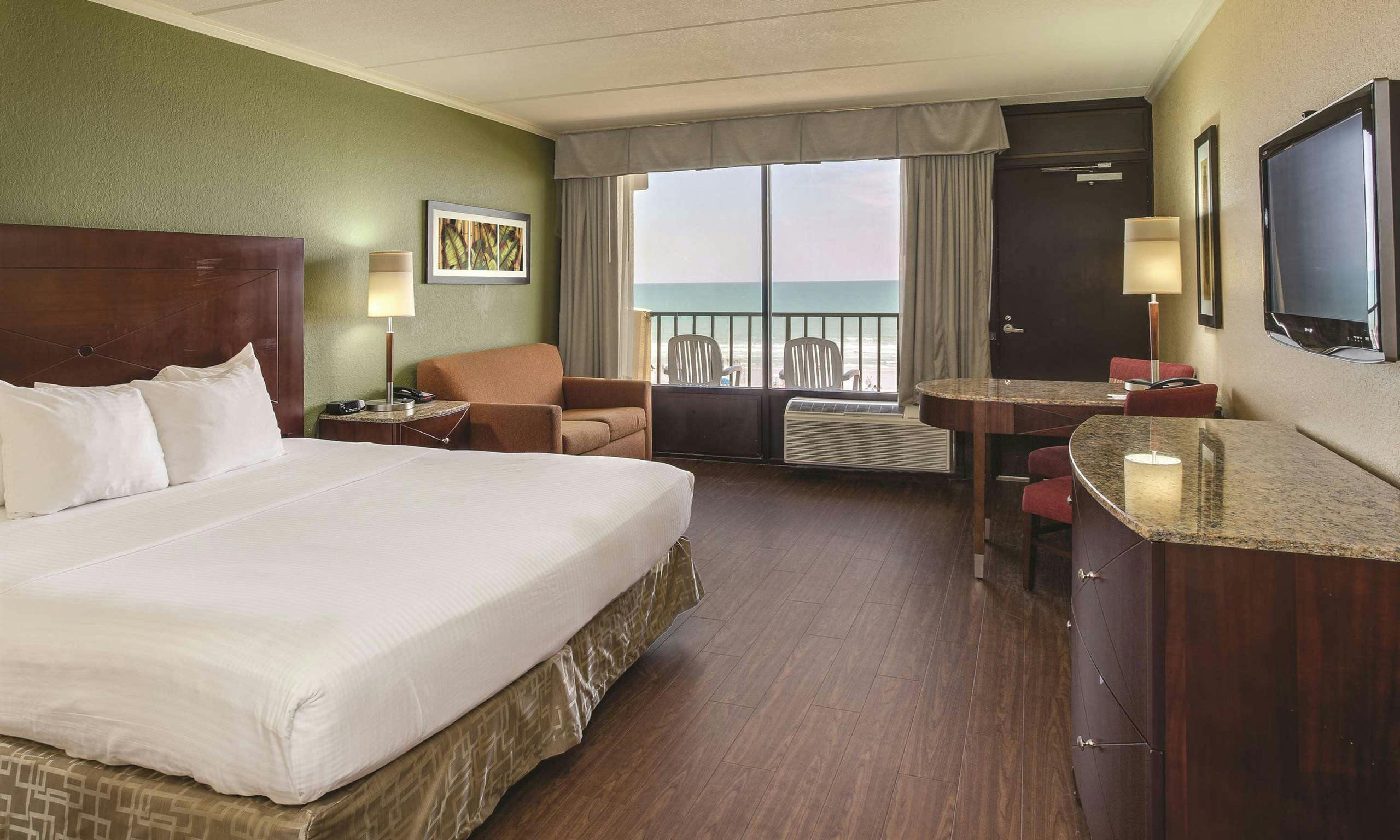 La Quinta Inn & Suites by Wyndham Cocoa Beach Oceanfront, Cocoa Beach