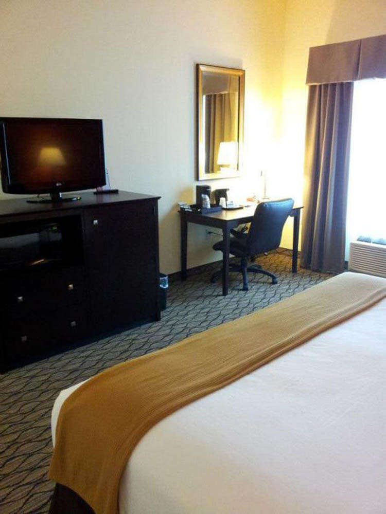 Hotel Holiday Inn Express Hotel & Suites Niles photo 3