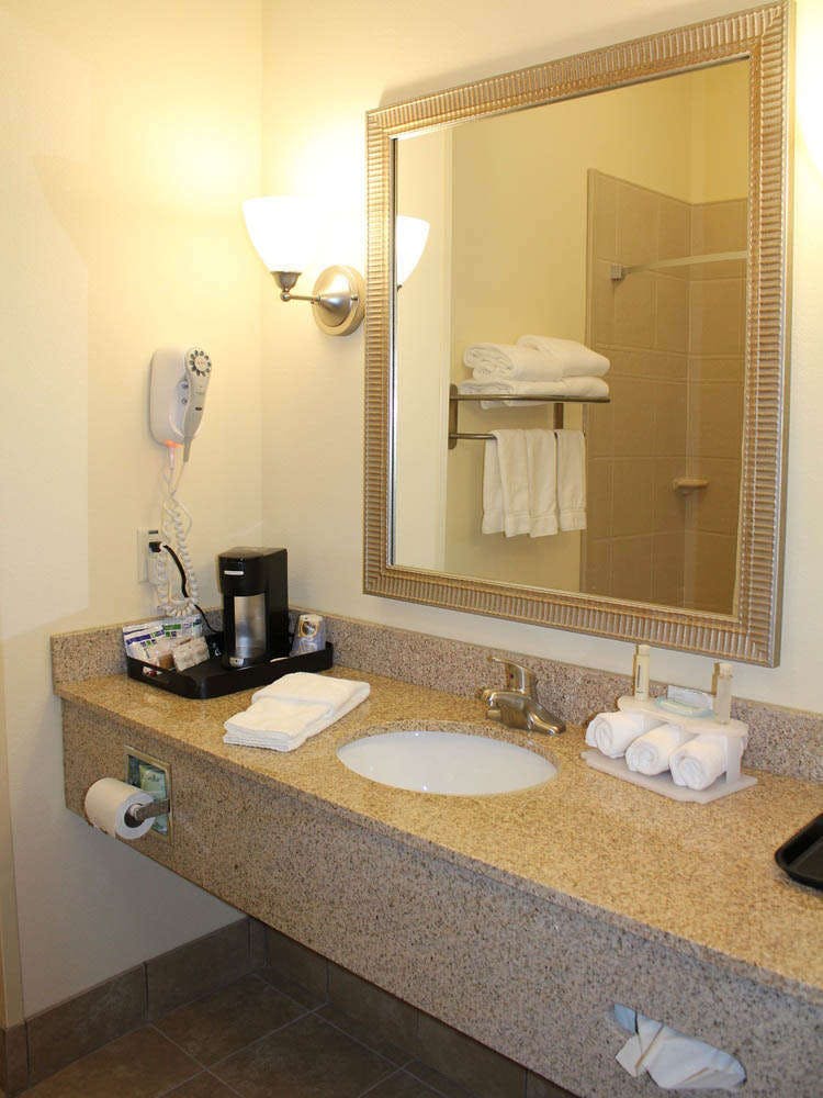 Hotel Holiday Inn Express Hotel & Suites Niles photo 4