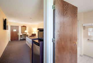 Hotel Rodeway Inn and Suites Charles Town WV photo 3