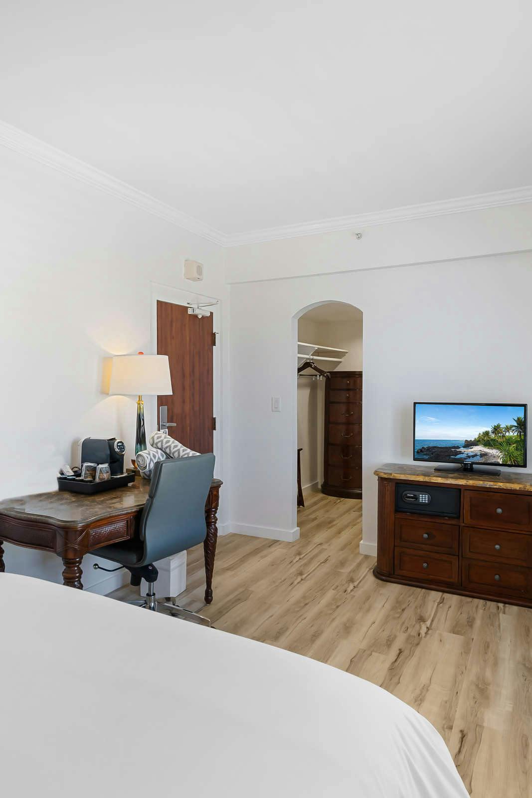 Hotel Beachcomber Resort and Club photo 2