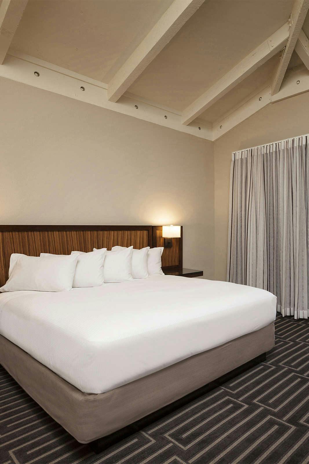 Hotel Hilton Phoenix Tapatio Cliffs Resort photo 1