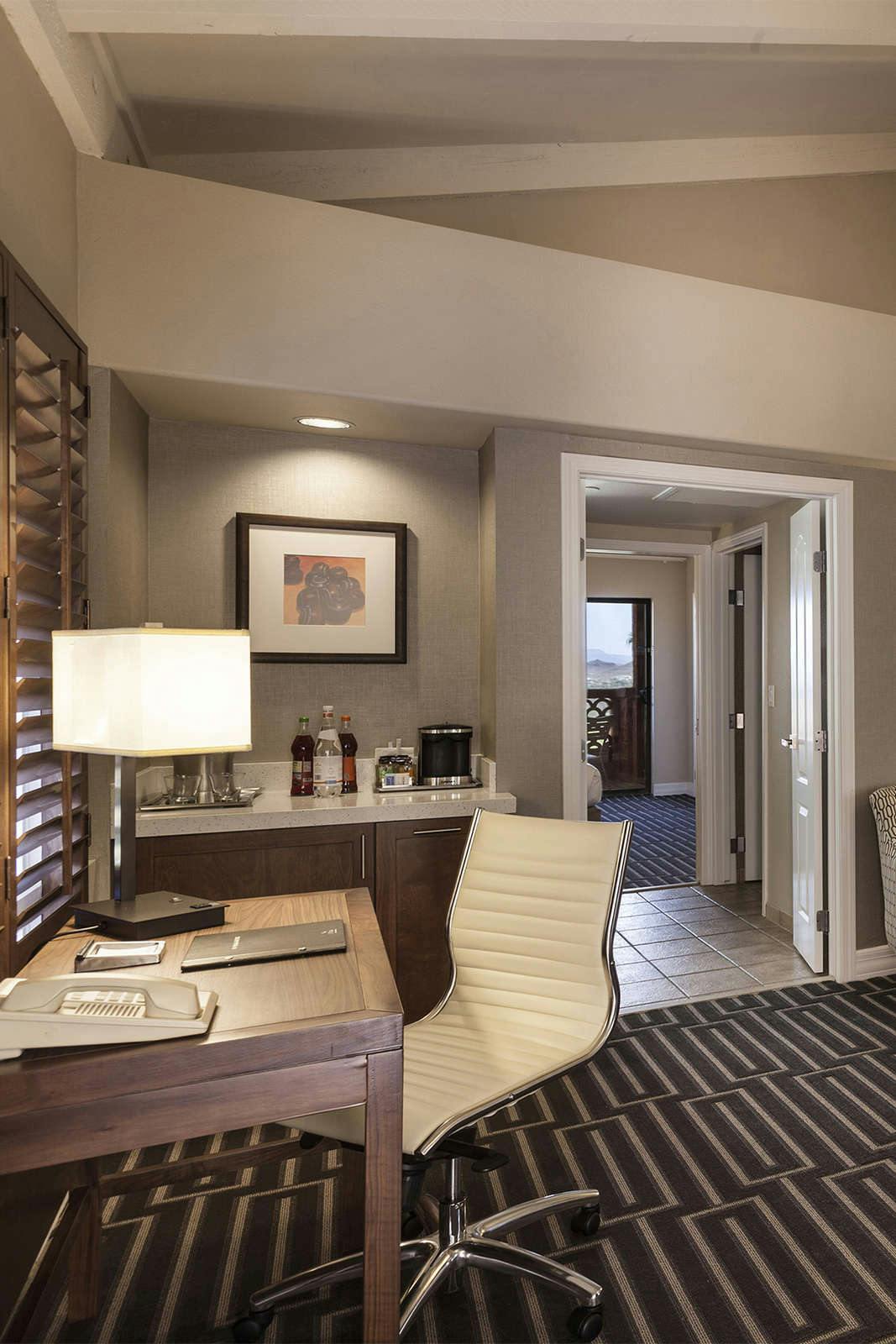 Hotel Hilton Phoenix Tapatio Cliffs Resort photo 3