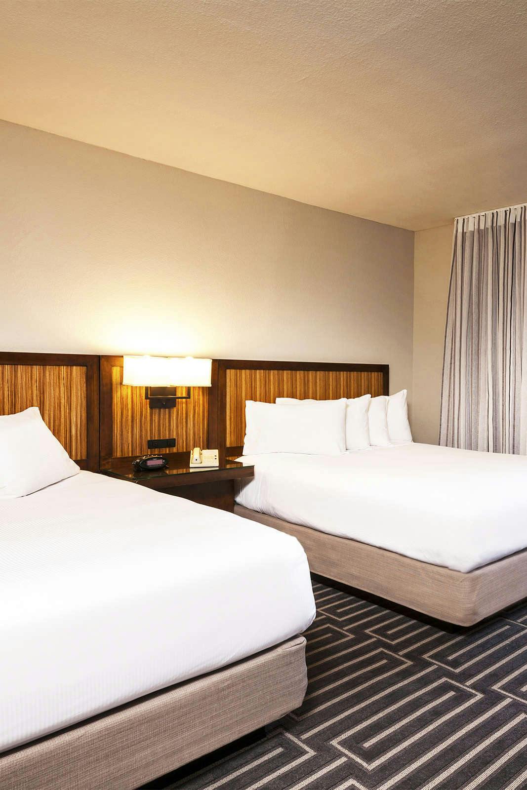 Hotel Hilton Phoenix Tapatio Cliffs Resort photo 2