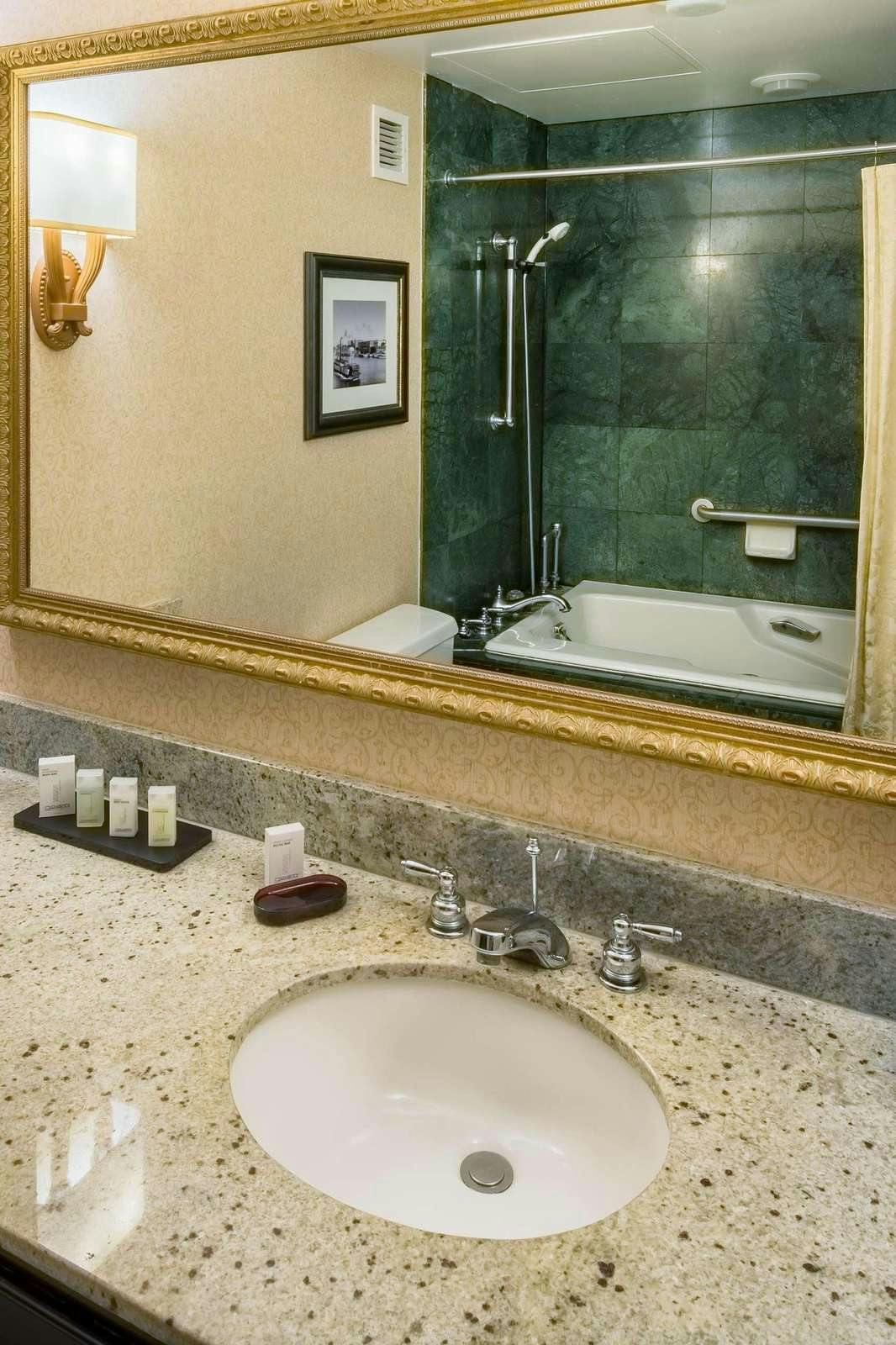 Hotel Embassy Suites By Hilton Portland Downtown photo 2