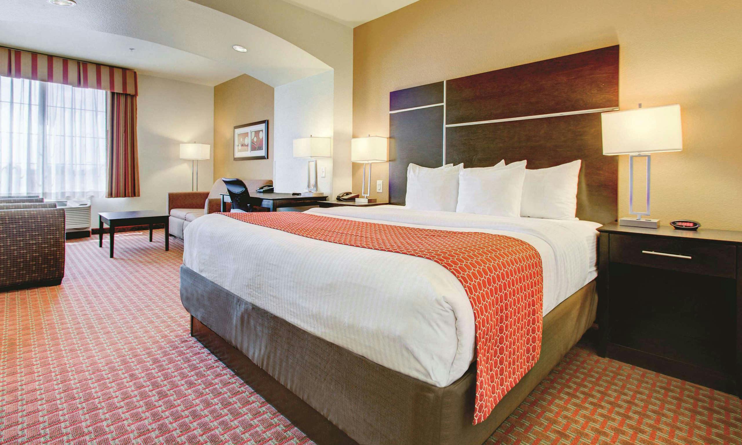 La Quinta Inn & Suites Denver Gateway Park, Denver - Hoteltonight