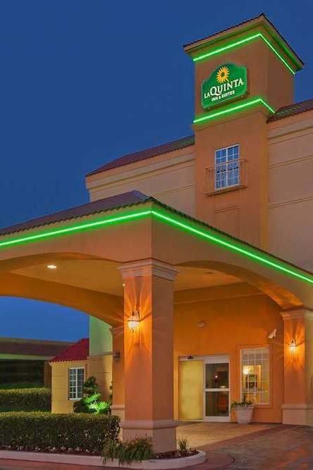 Hotel La Quinta by Wyndham Tulsa Central photo 4