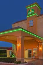 Hotel La Quinta by Wyndham Tulsa Central photo 4