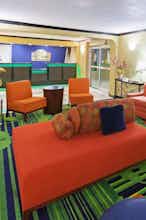 Hotel La Quinta by Wyndham Tulsa Central photo 2
