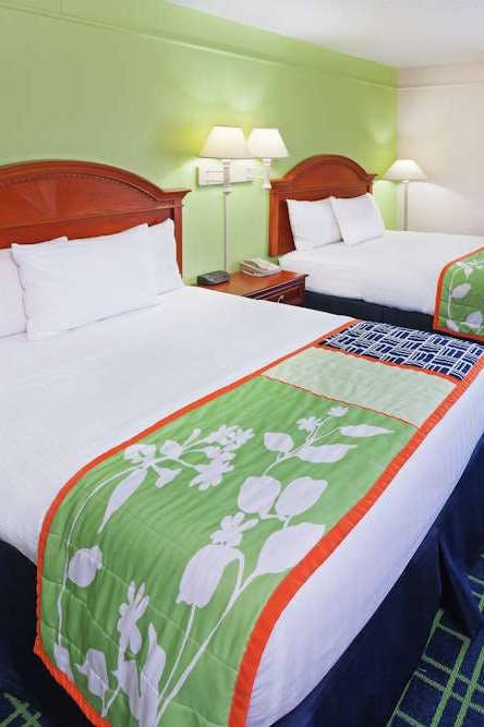 Hotel La Quinta by Wyndham Tulsa Central photo 1