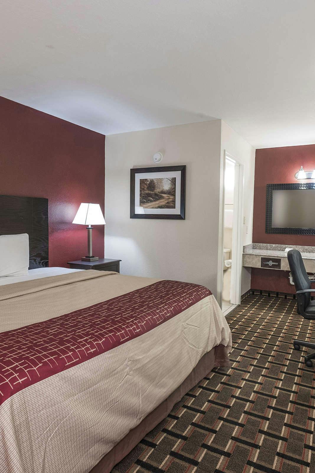 Hotel Red Roof Inn Mobile - Midtown photo 2