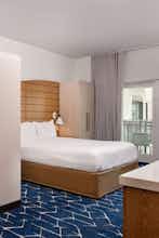 Hotel SpringHill Suites by Marriott Oceanside Beach photo 3