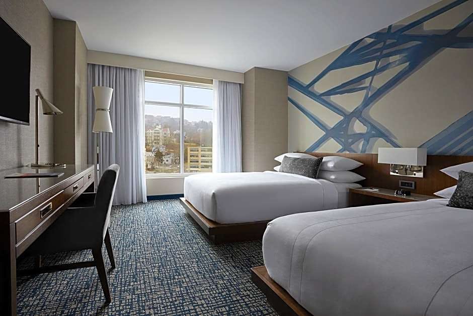 Hotel ITHACA MARRIOTT DOWNTOWN ON THE COMMONS photo 2