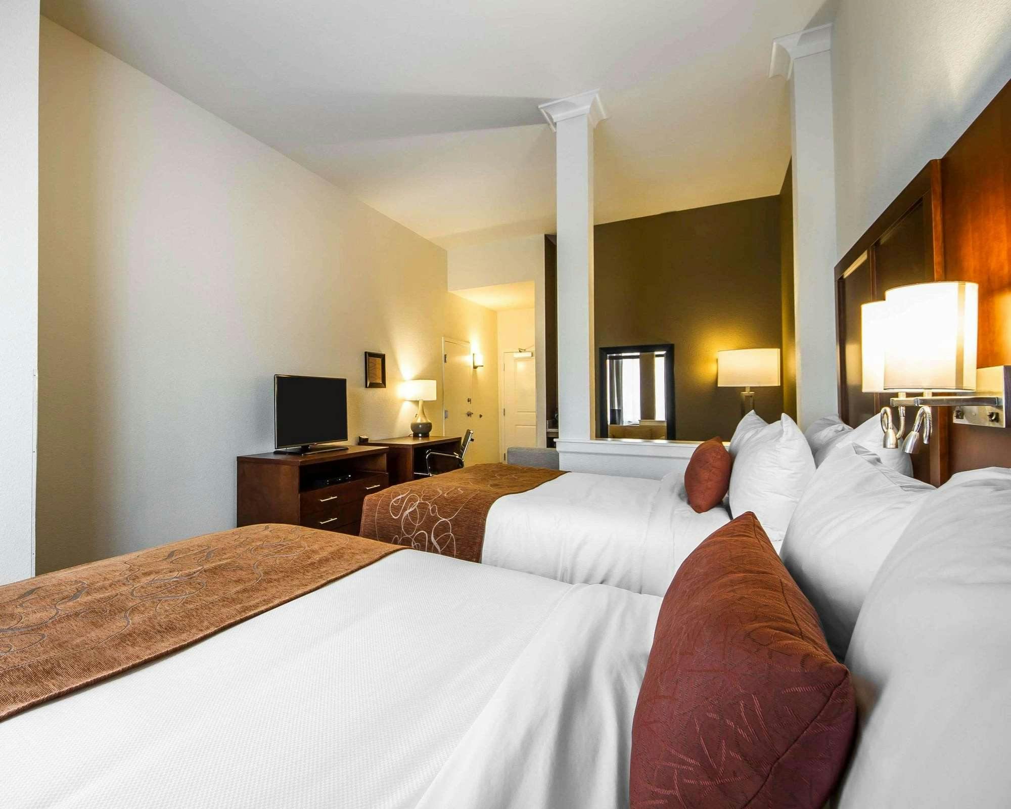 Hotel Comfort Suites Woodland Sacramento Airport photo 2