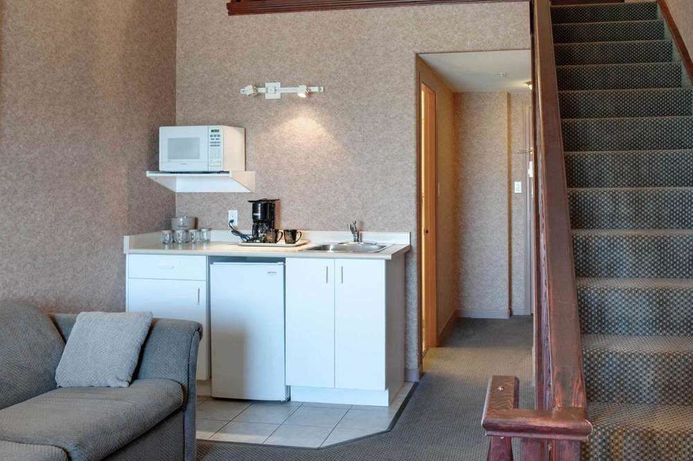 Hotel Sandman Hotel Vancouver Airport photo 3