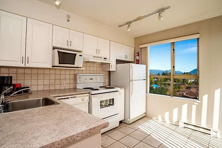 Hotel Sandman Signature Surrey-Guildford Suites photo 5