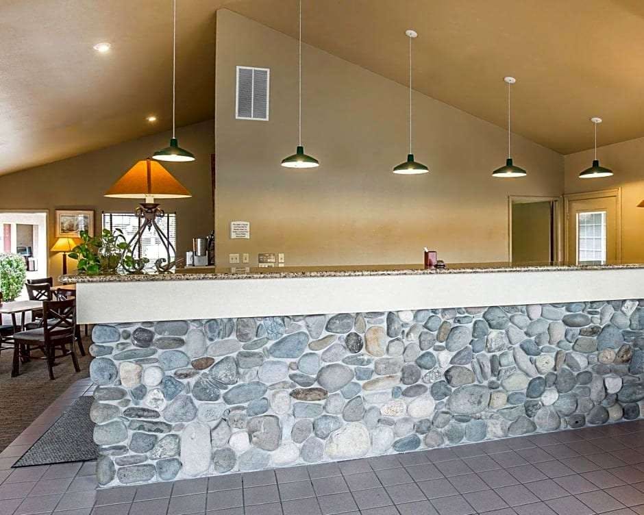 Hotel Quality Inn & Suites Minden US-395 photo 1