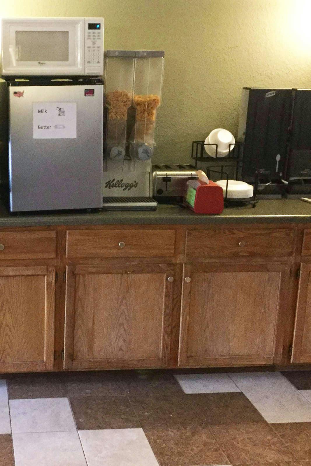 Hotel Super 8 Plover photo 4