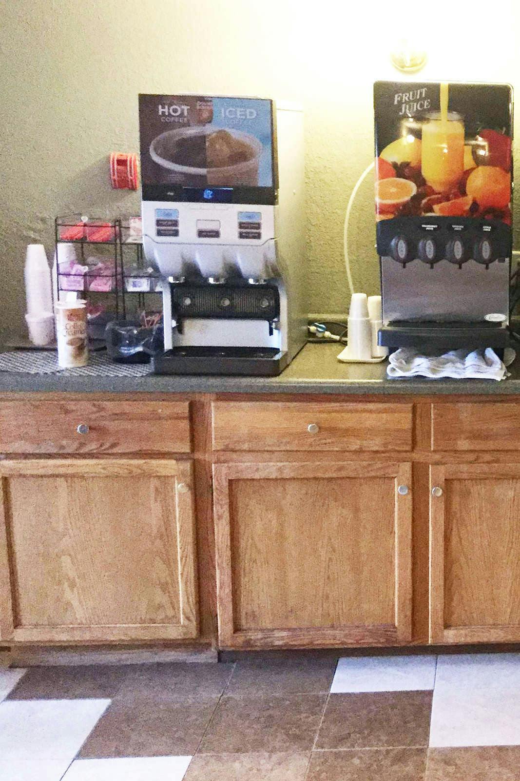 Hotel Super 8 Plover photo 2