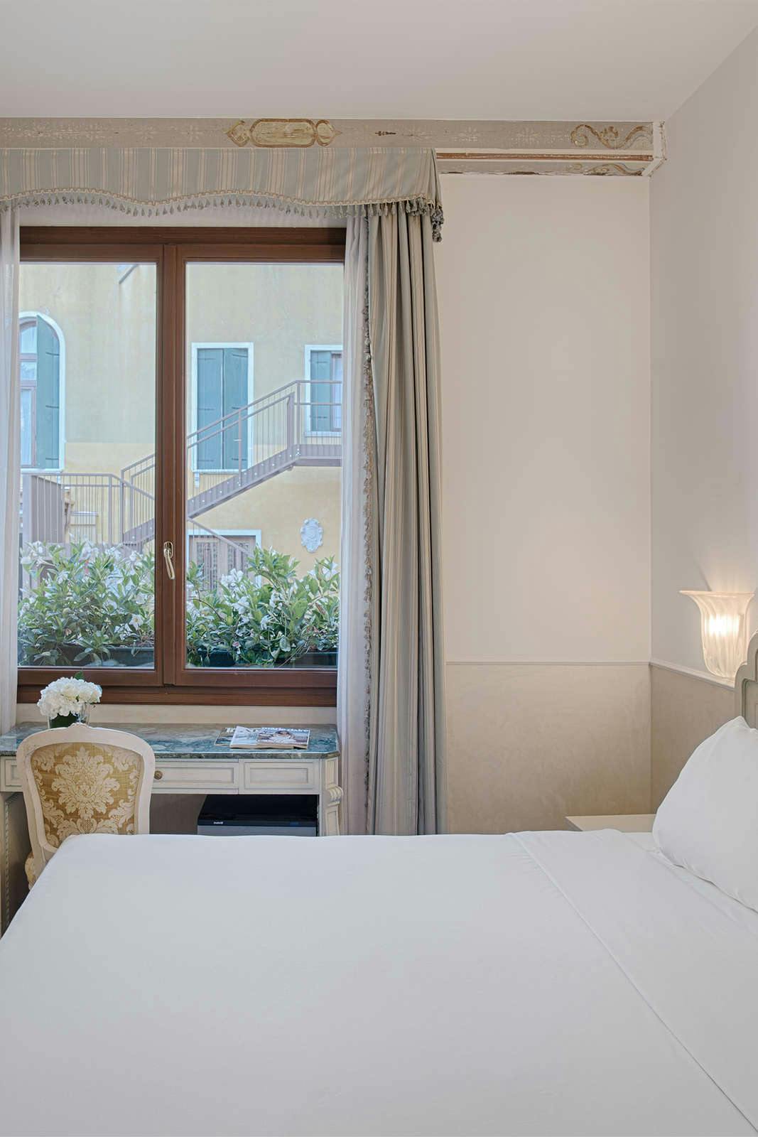 Hotel NH Venezia Santa Lucia photo 1