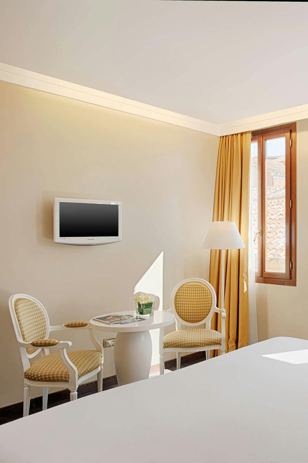 Hotel NH Venezia Santa Lucia photo 2