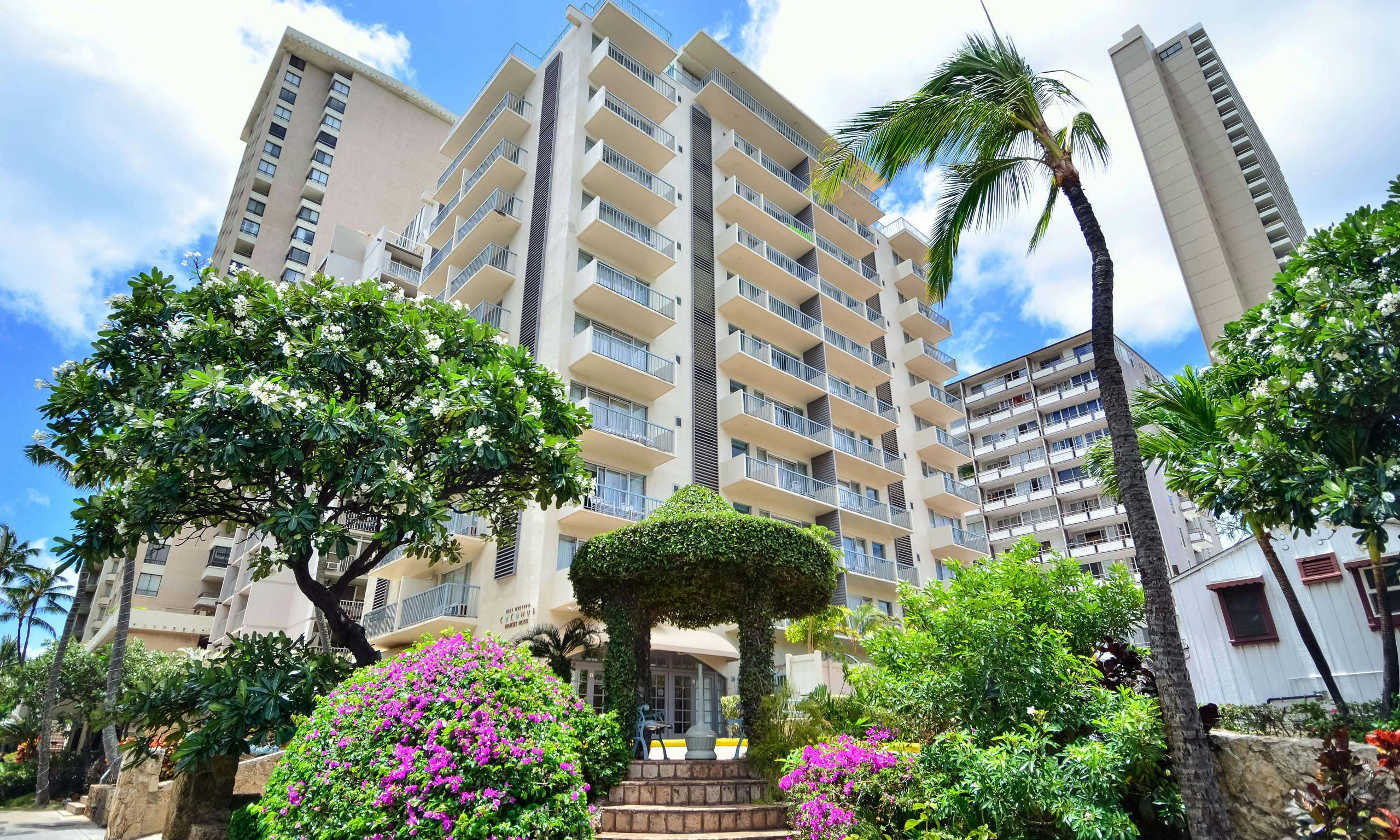 Coconut Waikiki Hotel