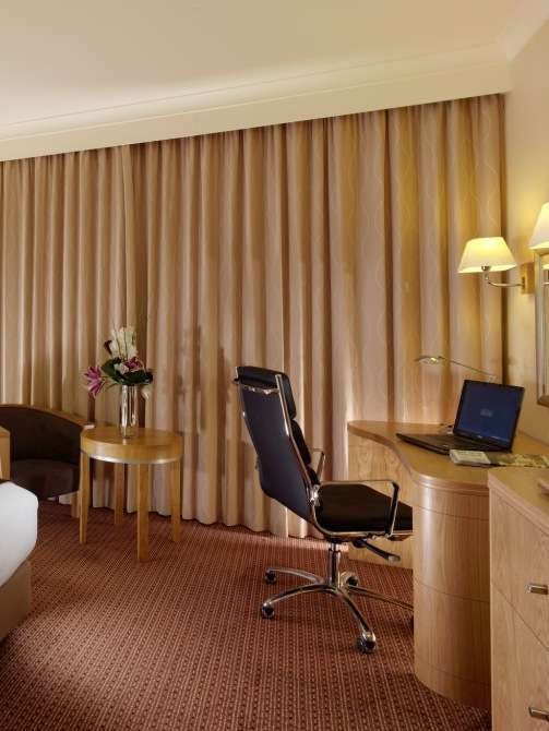 Hotel Crowne Plaza London Ealing photo 5