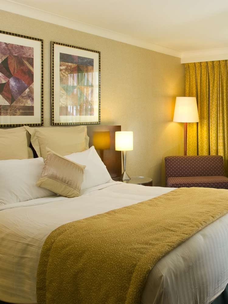 Hotel Crowne Plaza Liverpool John Lennon Airport photo 1