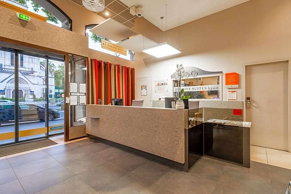 Hotel Aparthotel Adagio Lyon Patio Confluence photo 1