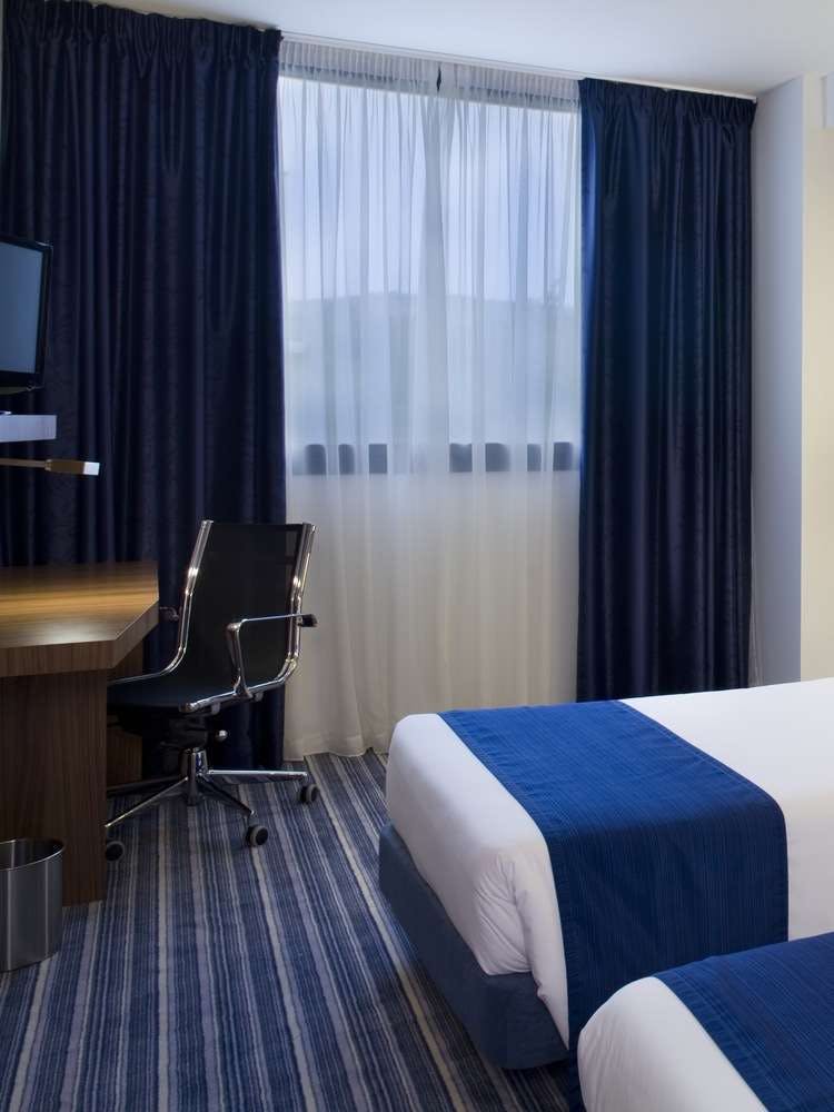 Hotel Holiday Inn Express Bilbao photo 2