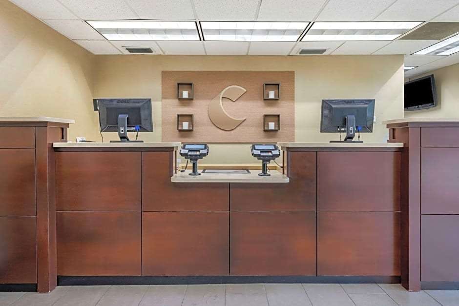 Hotel Comfort Inn & Suites DeLand - near University photo 1