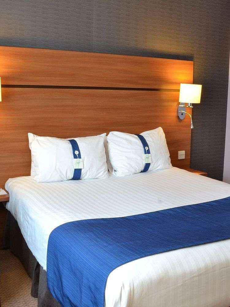 Hotel Holiday Inn Express Birmingham Star City photo 1