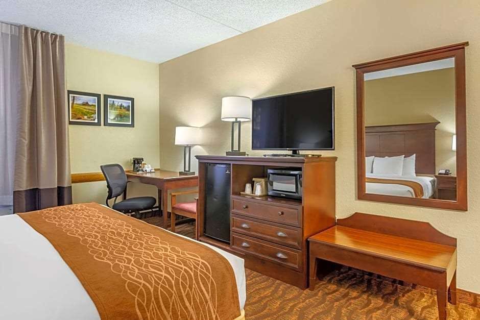 Hotel Comfort Inn & Suites Branson Meadows photo 5