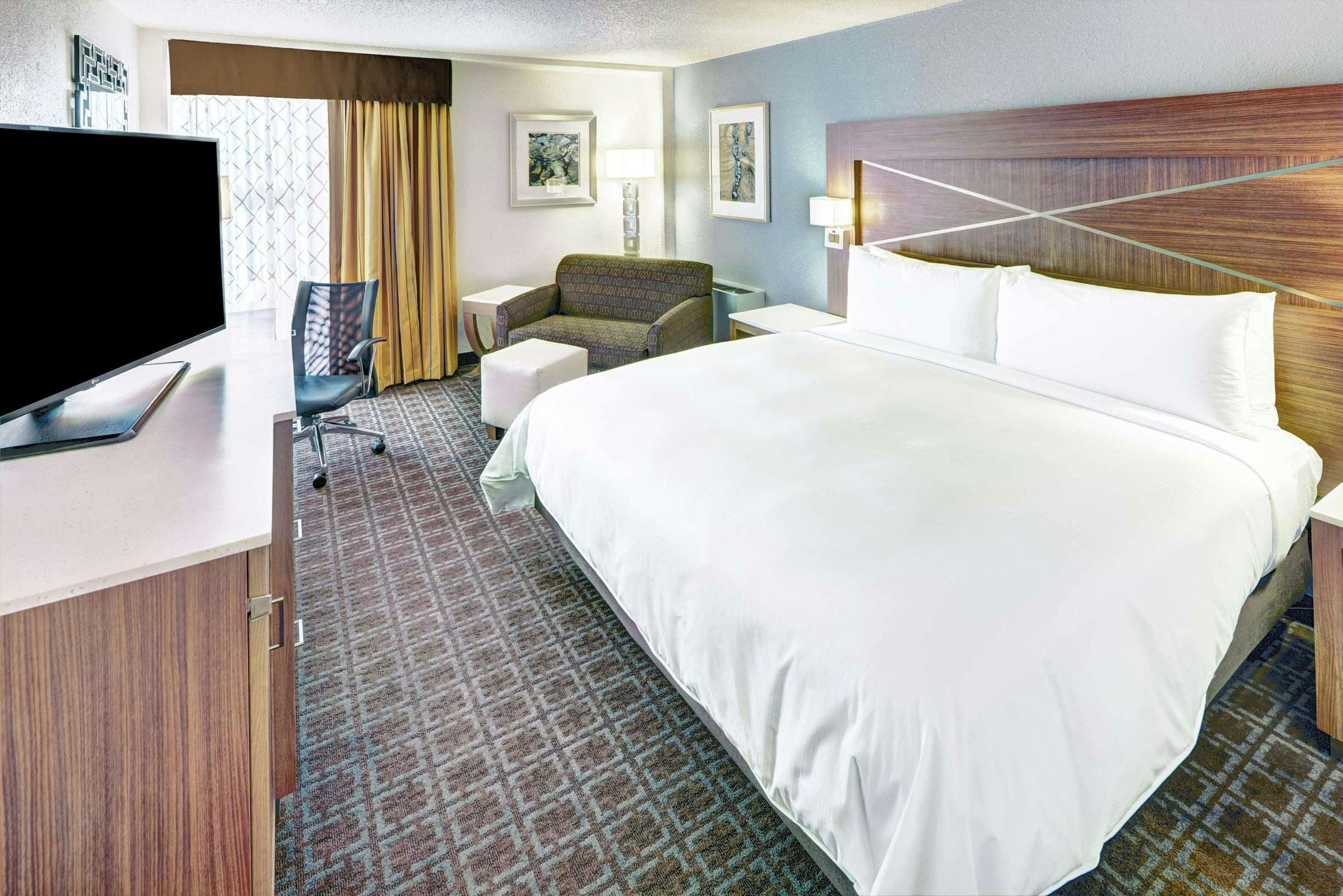 Hotel DoubleTree by Hilton Milwaukee Downtown photo 1