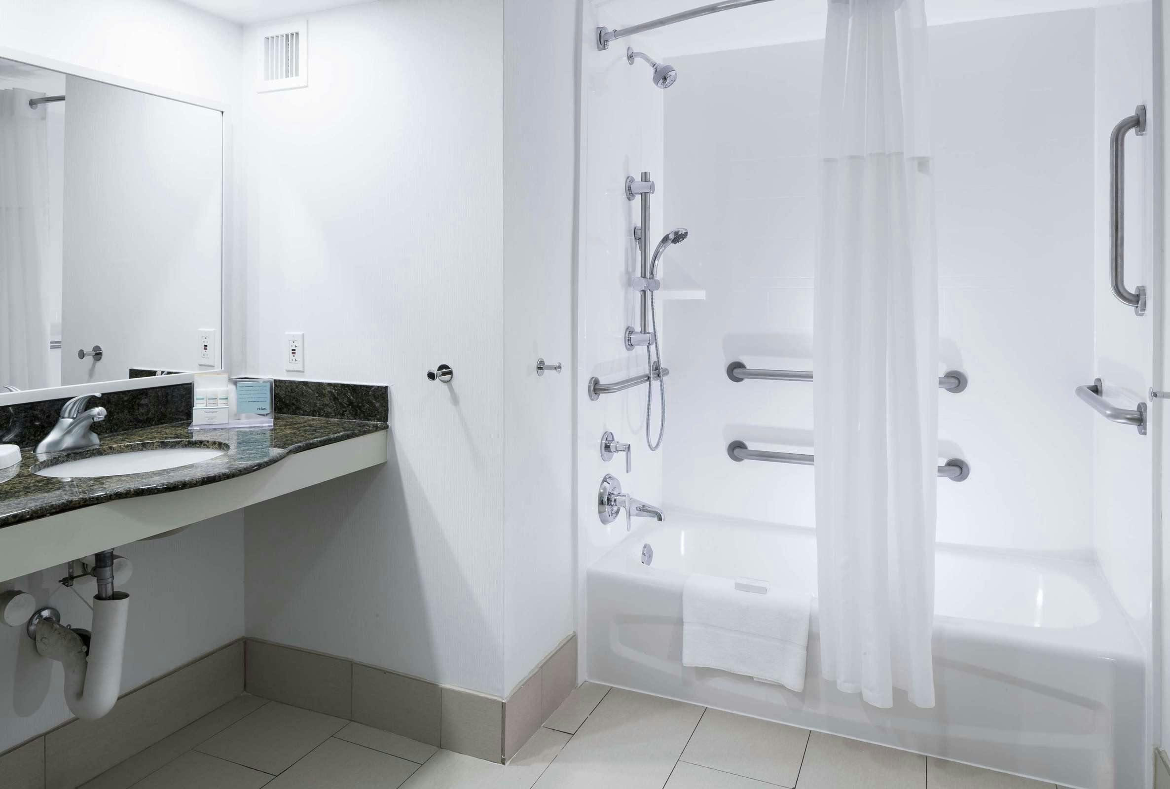 Hotel Hampton Inn & Suites Memphis-Beale Street photo 1