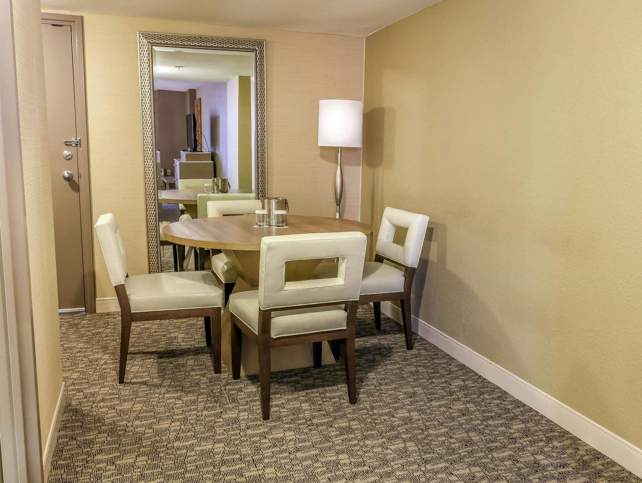 Hotel Doubletree By Hilton Virginia Beach Hotel photo 2