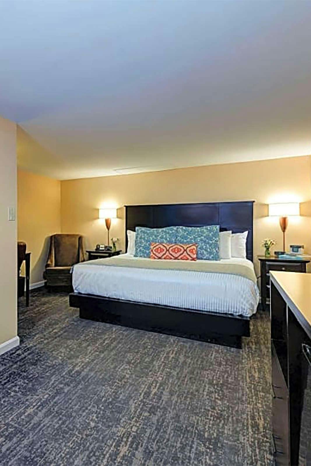 Hotel Port Inn and Suites Portsmouth, Ascend Hotel Collection photo 1