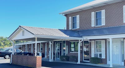 Knob Hill Motor Lodge