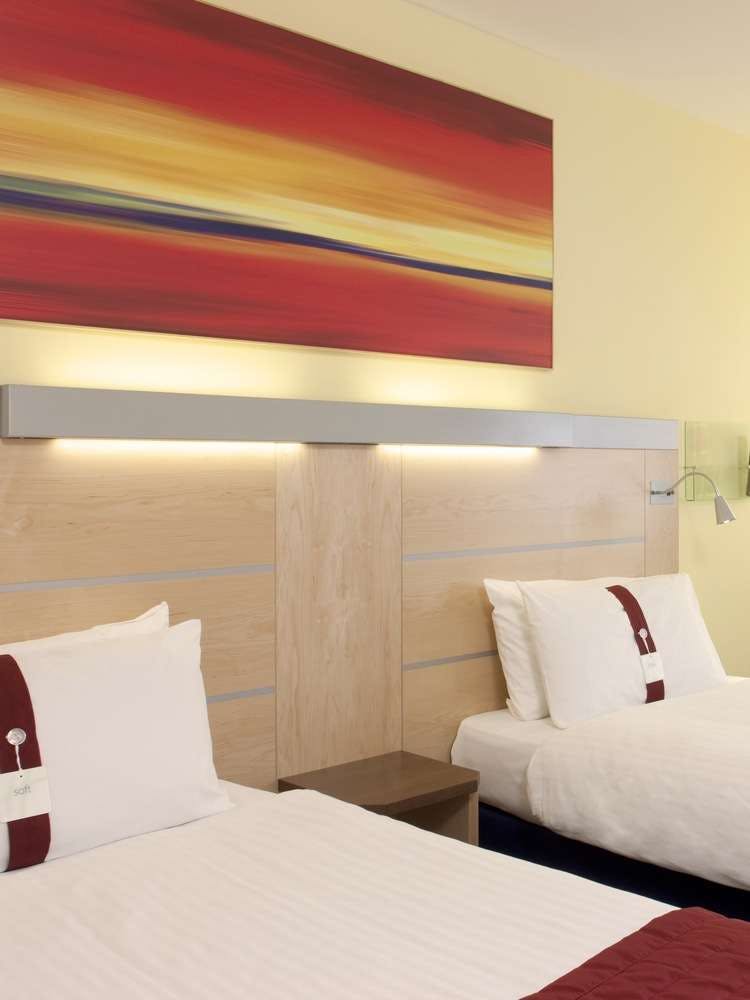 Hotel Holiday Inn Express Edinburgh Royal Mile photo 1