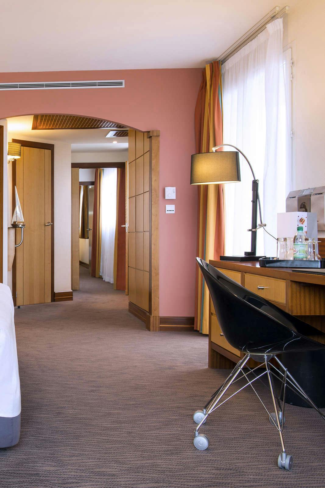 Hotel Grand Hotel les Flamants Roses photo 3