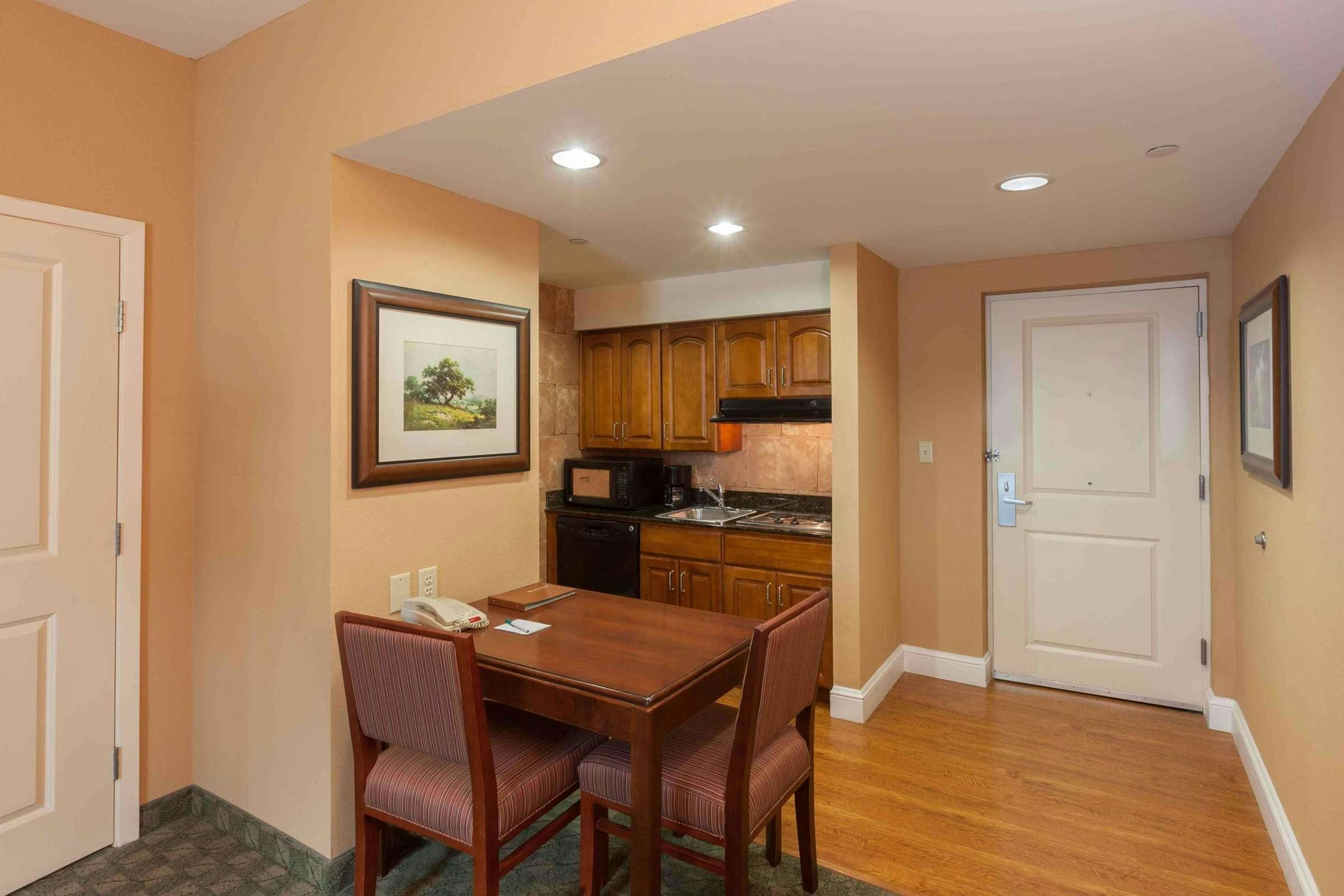 Hotel Homewood Suites by Hilton San Antonio North photo 4