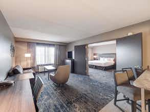 Hotel Doubletree By Hilton Bloomington photo 2