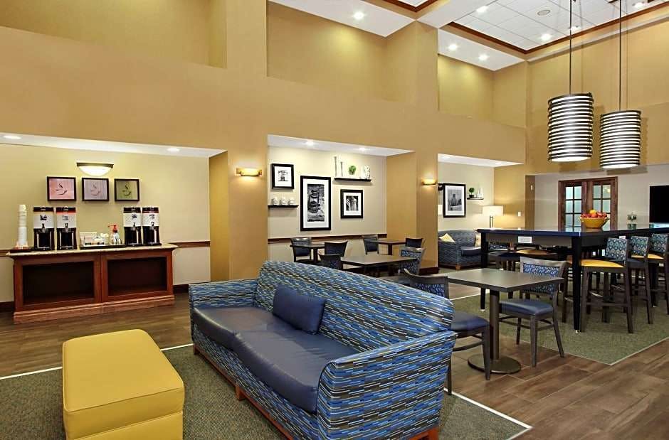Hotel Hampton Inn & Suites Madisonville photo 2