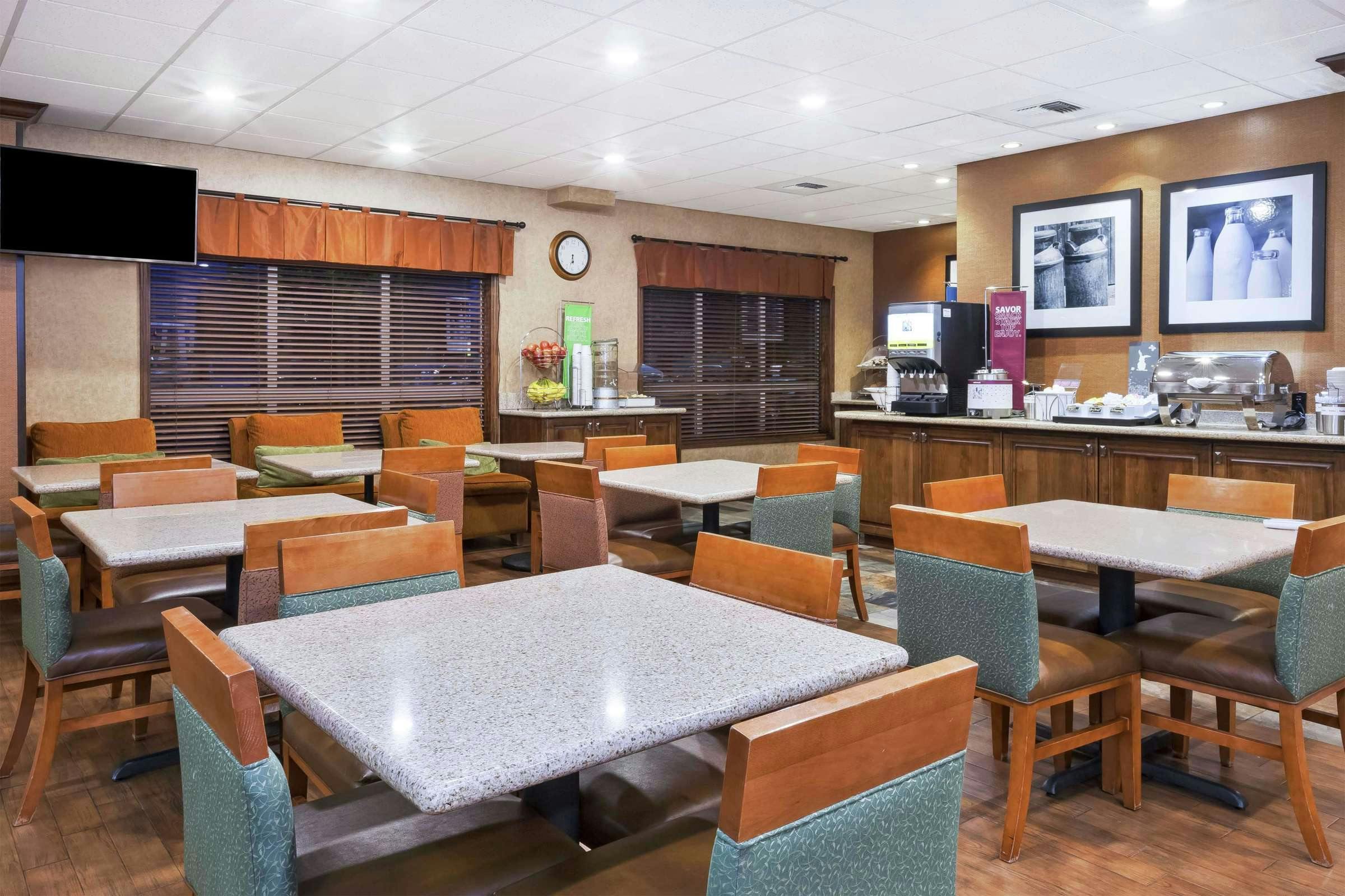 Hotel Country Inn & Suites by Radisson, Idaho Falls at the Mall photo 5