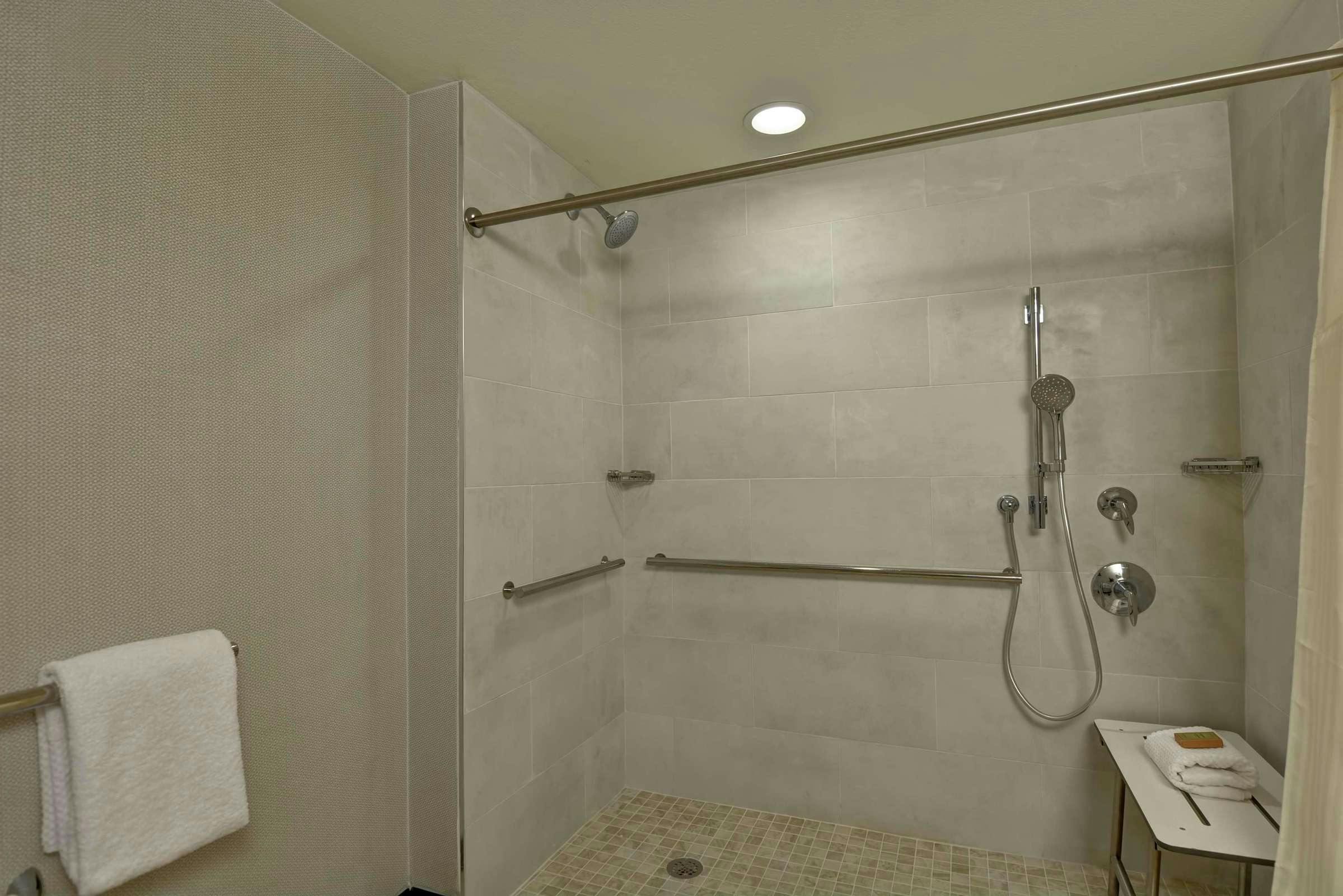 Hotel Doubletree By Hilton Baton Rouge photo 2