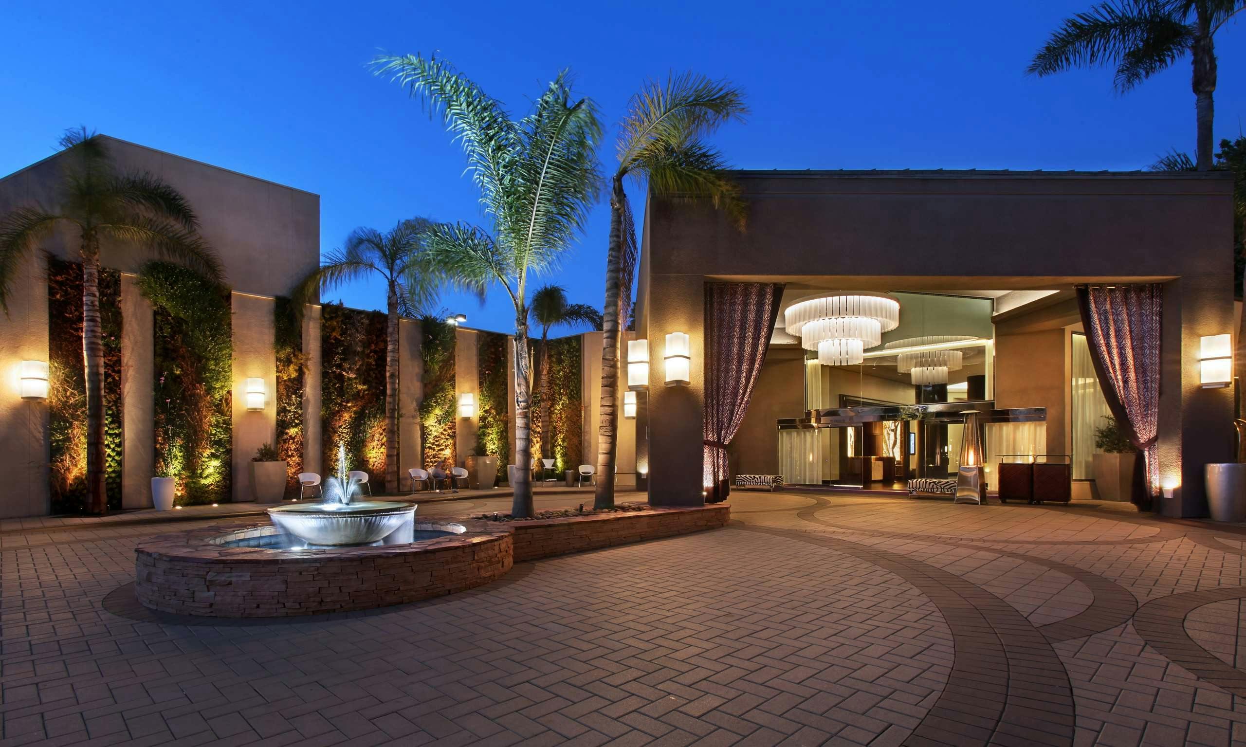 Avenue of the Arts Costa Mesa, a Tribute Portfolio Hotel